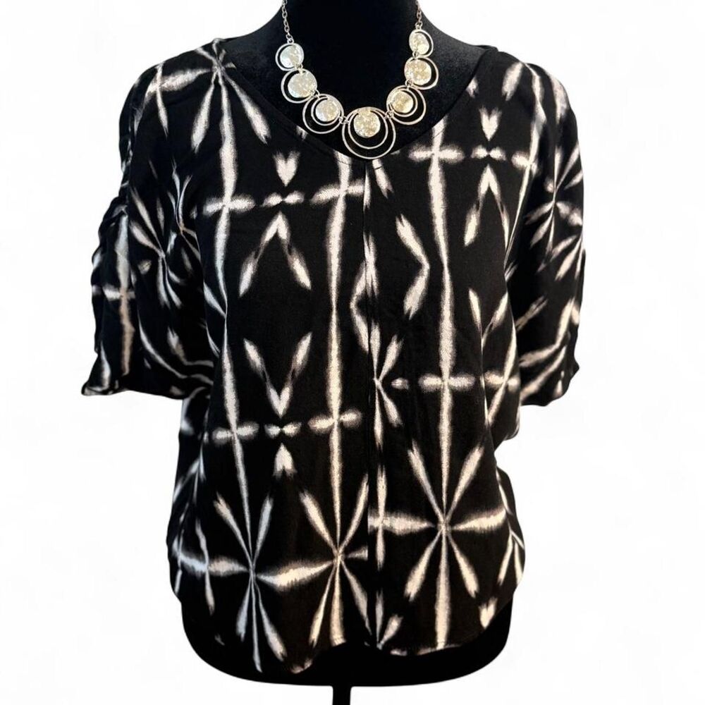 70s Boho Geo Print Black and White Tie Dye Blouse Ruffle Sleeve Detail